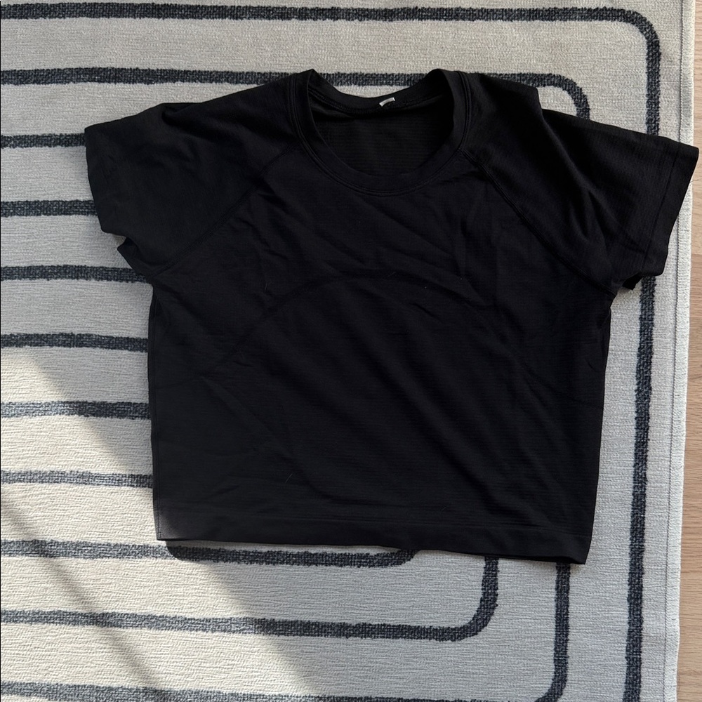 lululemon athletica Black Short Sleeve Tee